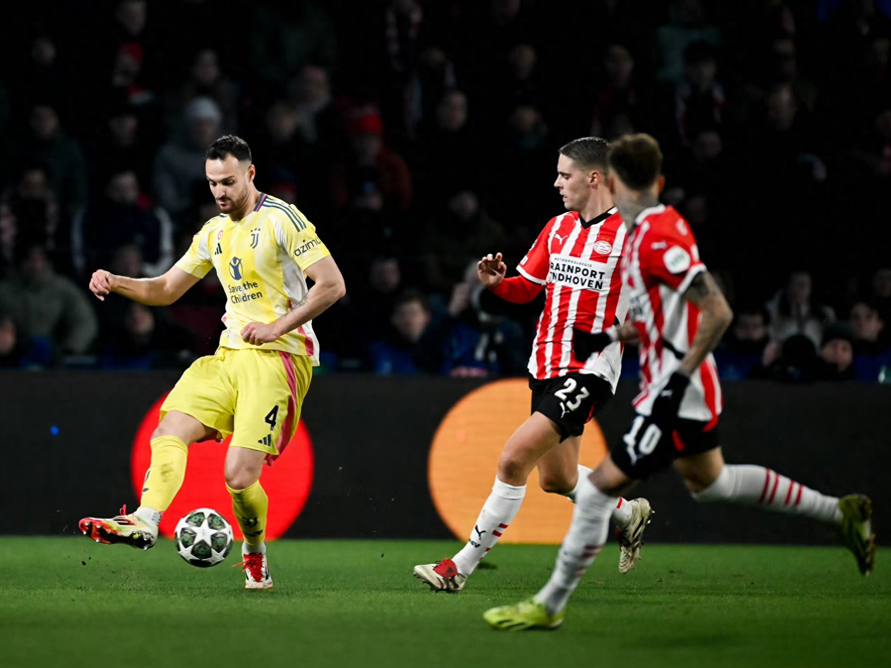 欧联倒计时，阿贾克斯集结日状态回暖，细节引发关注，气氛紧张，训练强度明显提升的简单介绍