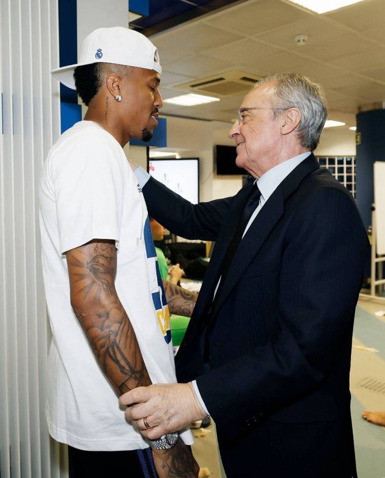 包含这也行？清晨回应争议引欢呼埃因霍温今晨手感冰凉，莱比锡更衣室发声备战西甲的词条乐鱼